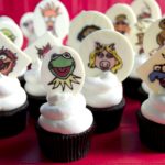 How awesome are these most sensational, inspirational, celebrational, Muppet-ational cupcakes? Learn how to make your favorite Muppet into a cupcake with this Muppets Cupcakes tutorial! | vintagekitty.com