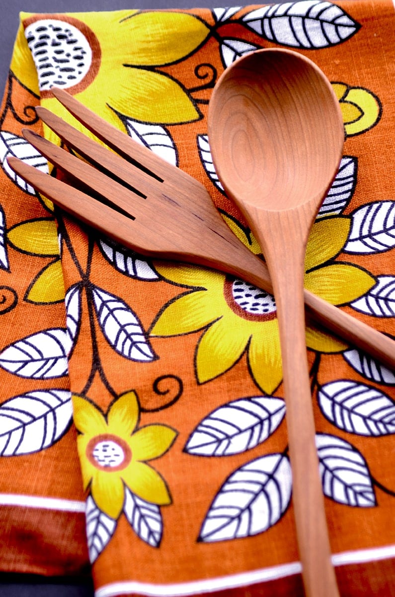 https://vintagekitty.com/wp-content/uploads/2015/09/Salad-Fork-and-Spoon-Closeup-Web.jpg