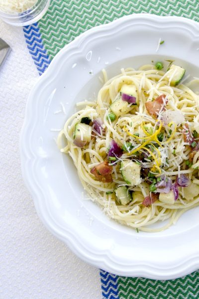 This easy Summer Garden Pasta is the perfect late summer, weeknight dinner. It's fresh, bright, savory and filling without being heavy. | vintagekitty.com
