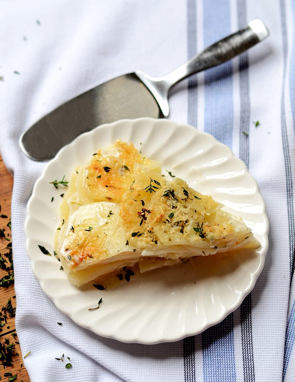 Lemon Thyme Poato au Gratin Slice Vertical Web - Lemon Thyme Potatoes au Gratin