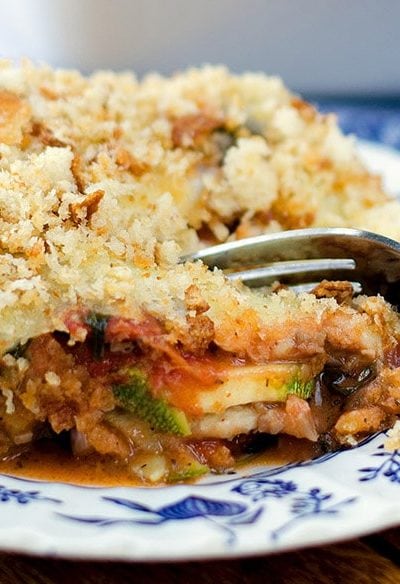 This Italian Vegetable Casserole is a hearty and healthy main course dish that will satisfy even the pickiest of vegetable eaters! So cheesy and flavorful!