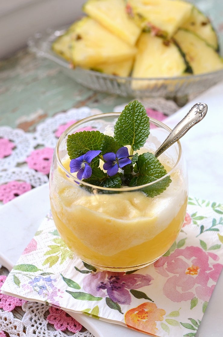 Prosecco Pineapple Float Web - Prosecco Pineapple Sorbet Floats
