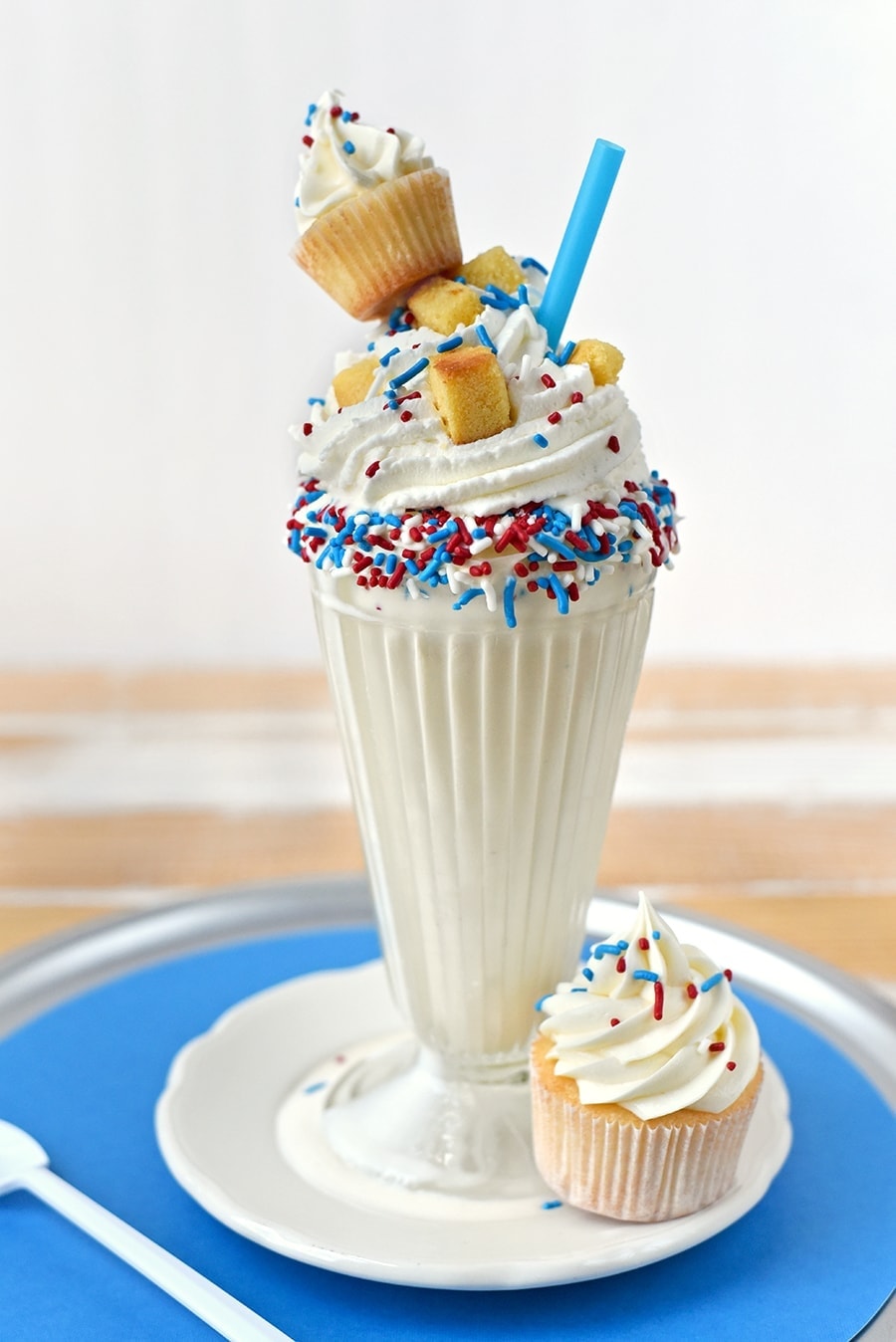 Cupcake Milkshake 1178 Web - Wall-e Family #diydatenight