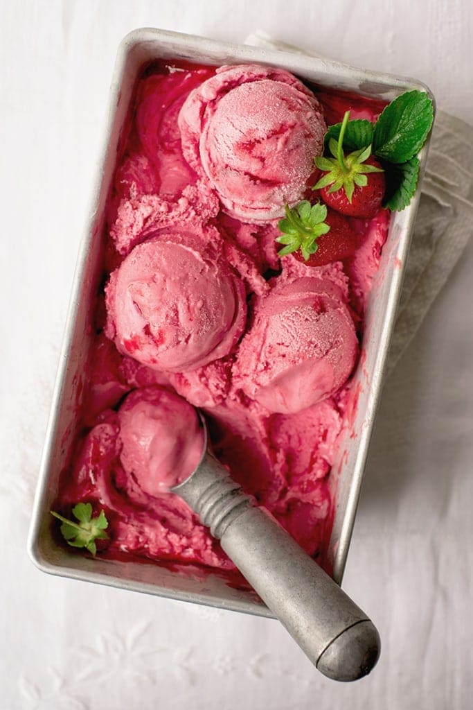 strawberry frozen yogurt