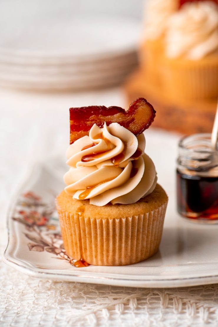 Maple Bacon Cupcakes - The Curly Spoon