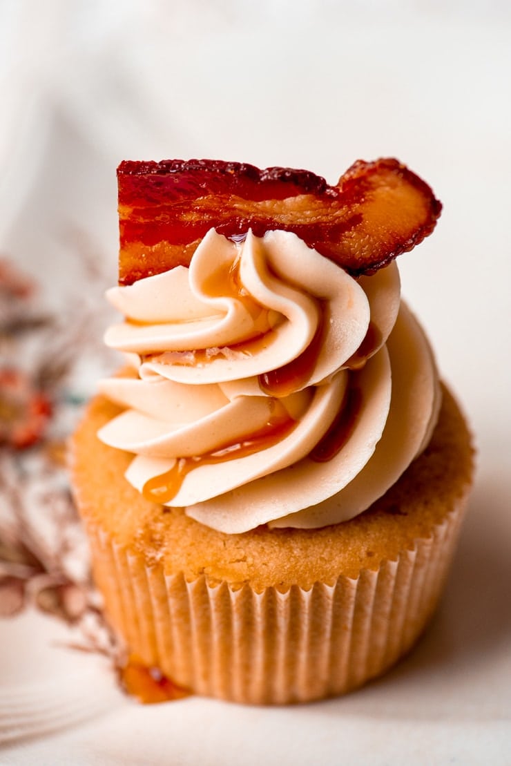 Maple Bacon Cupcakes - The Curly Spoon