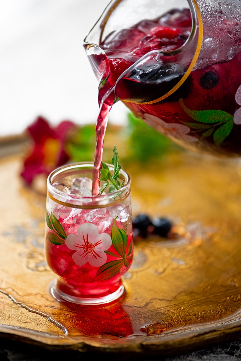 Berry Iced Tea 8143 800px - The Best Homemade Berry Iced Tea