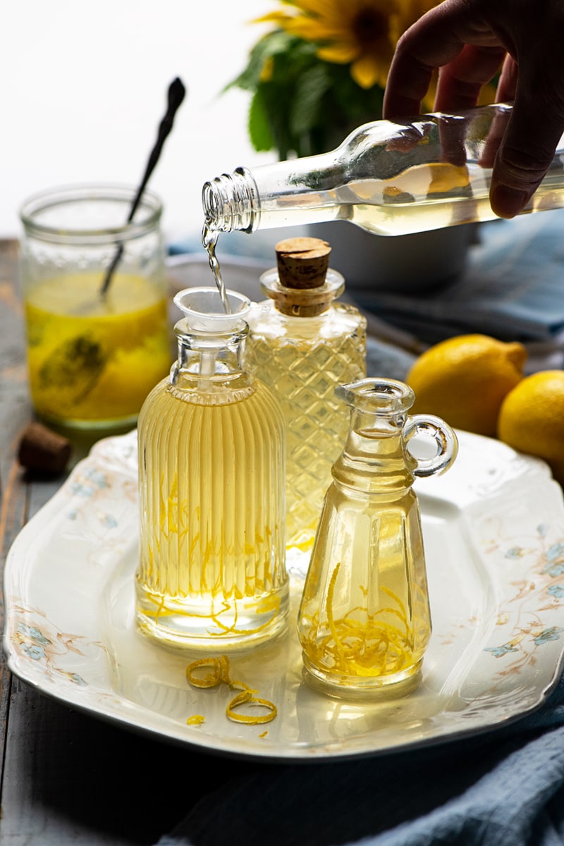 Lemon Vinegar 8967 2 800 px - Homemade Lemon Vinegar