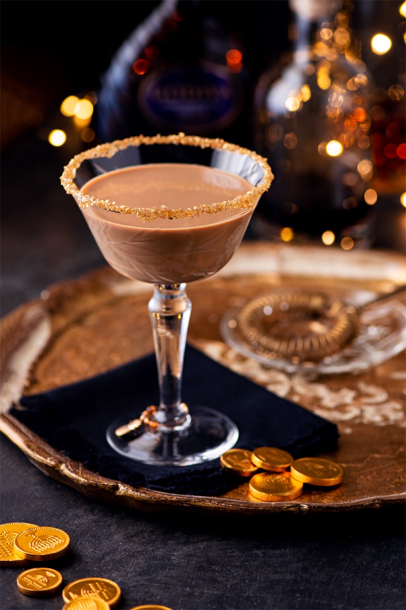 Festive Holiday Chocolate Martini Cocktail | VIntage Kitty